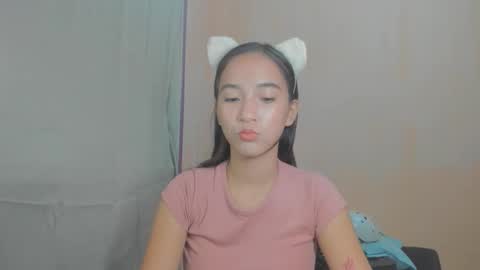 Mia online show from 12-05-25, 02:58