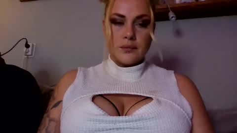 sweetsinz_ online show from 10-11-25, 08:51