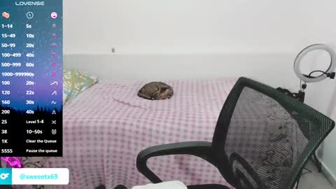 Snapshot of sweetsquirtx23 chatting on 01-05-25, 04:48 lili online show from 01-05-25, 04:48