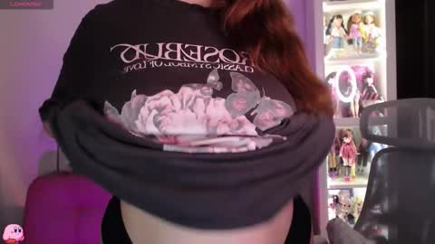 Snapshot of sweettoqui chatting on 11-26-25, 12:11 Pau online show from 11-26-25, 12:11