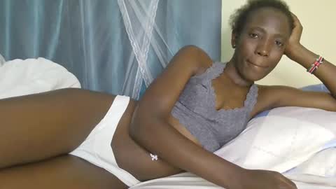 Snapshot of sweetvalariy chatting on 09-15-25, 08:47 sweetvalariy online show from 09-15-25, 08:47