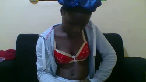 Snapshot of sweetvallerie chatting on 10-27-25, 06:45 sweetvallerie online show from 10-27-25, 06:45