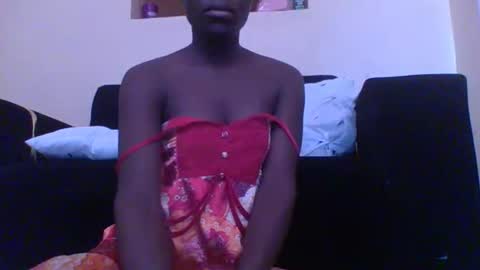 Snapshot of sweetvallerie chatting on 10-29-25, 07:32 sweetvallerie online show from 10-29-25, 07:32