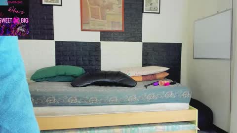 Snapshot of sweetxbig chatting on 10-13-25, 01:44 Alyssa  Matt . Nice to meet you  thumb up me please its important online show from 10-13-25, 01:44