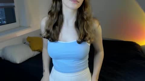 Bella . online show from 09-16-25, 04:08