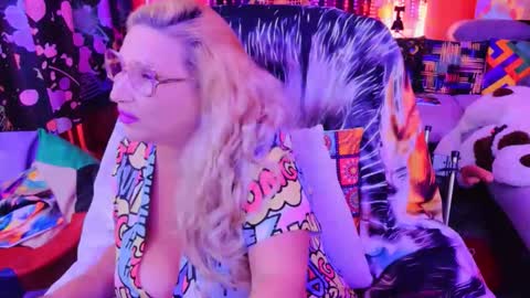 Snapshot of sweetylisahard chatting on 09-27-25, 03:28 Lisa online show from 09-27-25, 03:28