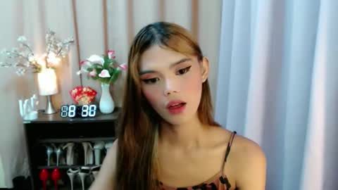Snapshot of sweetytrannygirlxx chatting on 10-24-25, 12:30 Megan online show from 10-24-25, 12:30
