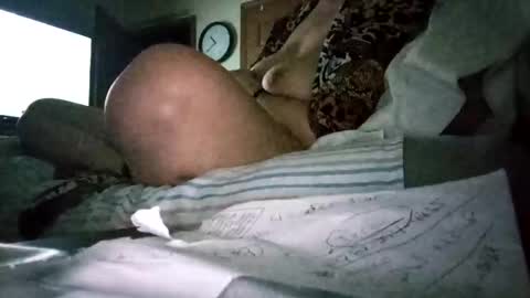 Snapshot of swollenclitneedsdad chatting on 10-04-25, 07:17 swollenclitneedsdad online show from 10-04-25, 07:17