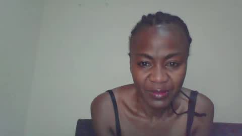 Snapshot of swtebony1 chatting on 10-06-25, 10:07 ALICIA online show from 10-06-25, 10:07