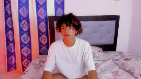 Snapshot of swwet_boy chatting on 12-23-24, 01:45 swwet_boy online show from 12-23-24, 01:45