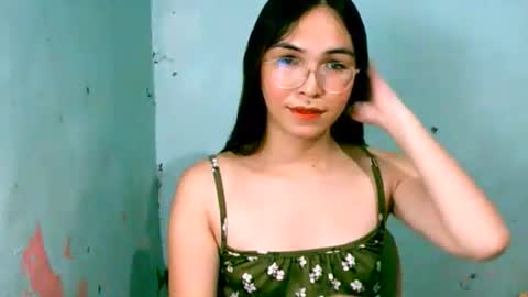 Snapshot of swyt_soleil chatting on 09-12-25, 10:15 swyt_soleil online show from 09-12-25, 10:15
