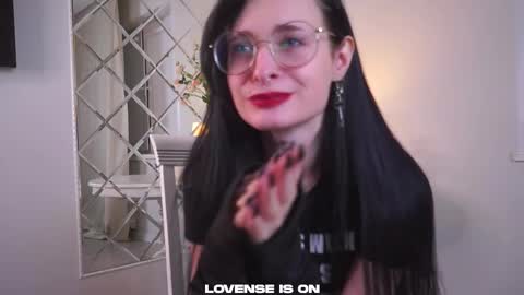 Sophie online show from 10-16-25, 01:12