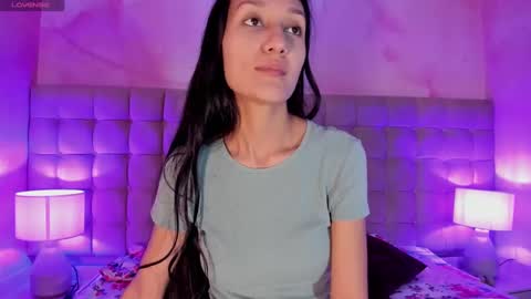 Snapshot of sylvialeos chatting on 01-28-25, 11:38 Sylvia Leos online show from 01-28-25, 11:38