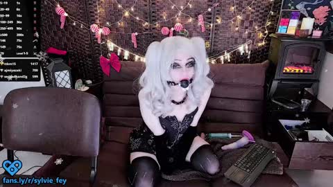 Sylvie online show from 01-01-25, 05:43