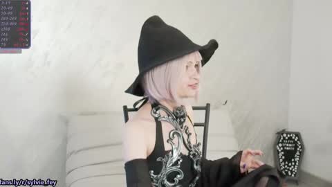 Sylvie online show from 10-03-25, 09:12