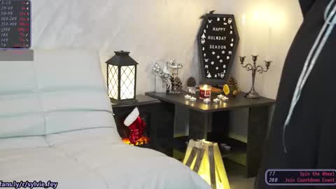 Sylvie online show from 12-22-25, 02:41