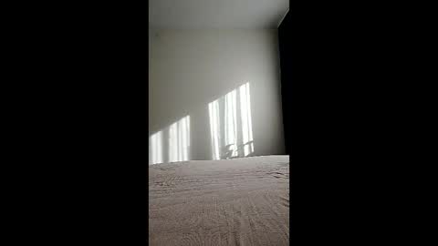 black sofa online show from 03-05-26, 07:59