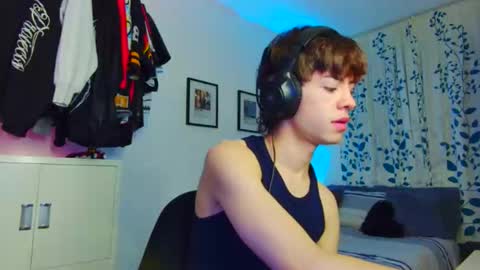 Snapshot of t0n3r chatting on 09-10-25, 02:22 TONER online show from 09-10-25, 02:22