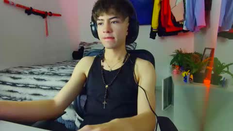 Snapshot of t0n3r chatting on 10-18-25, 01:30 TONER online show from 10-18-25, 01:30