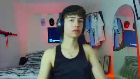 Snapshot of t0n3r chatting on 10-19-25, 03:07 TONER online show from 10-19-25, 03:07