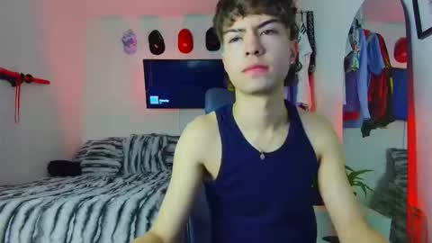 Snapshot of t0n3r chatting on 10-21-25, 01:39 TONER online show from 10-21-25, 01:39