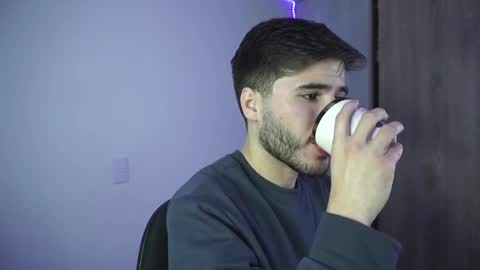 Snapshot of t0ny_wylie chatting on 12-21-24, 08:07 t0ny_wylie online show from 12-21-24, 08:07