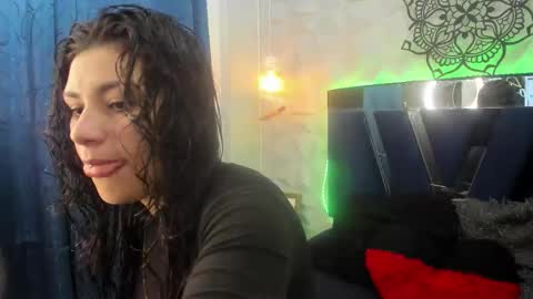 Snapshot of t_o_t_y chatting on 03-05-26, 12:12 toty online show from 03-05-26, 12:12