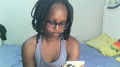 Snapshot of t_okyo chatting on 10-19-25, 05:35 TOKYO online show from 10-19-25, 05:35