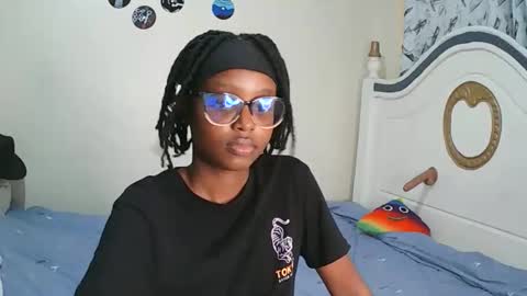 Snapshot of t_okyo chatting on 10-31-25, 05:52 TOKYO online show from 10-31-25, 05:52