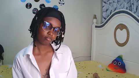 Snapshot of t_okyo chatting on 11-24-25, 02:55 TOKYO online show from 11-24-25, 02:55