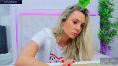 Snapshot of taahiraarabian chatting on 12-29-24, 02:10 Arianna online show from 12-29-24, 02:10