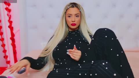 Snapshot of taahiraarabian chatting on 02-07-25, 04:35 Arianna online show from 02-07-25, 04:35