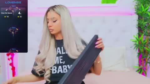 Snapshot of taahiraarabian chatting on 02-13-25, 02:52 Arianna online show from 02-13-25, 02:52