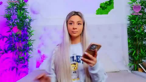 Snapshot of taahiraarabian chatting on 10-17-25, 12:08 Arianna online show from 10-17-25, 12:08