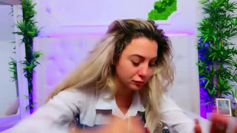 Arianna online show from 11-14-25, 01:32