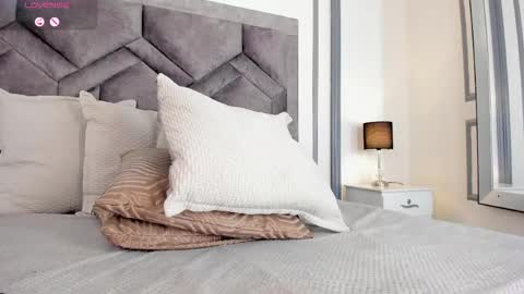 Tahlia Moreau online show from 04-11-26, 07:45