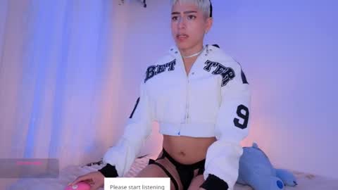 Snapshot of taichi_bluy chatting on 09-17-25, 10:50 taichi online show from 09-17-25, 10:50