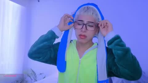 Snapshot of taichi_bluy chatting on 09-21-25, 05:25 taichi online show from 09-21-25, 05:25