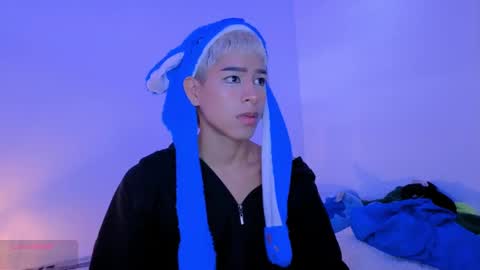 Snapshot of taichi_bluy chatting on 09-25-25, 06:22 taichi online show from 09-25-25, 06:22