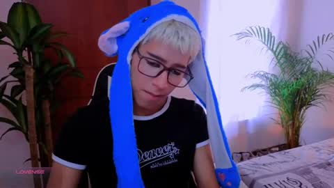 Snapshot of taichi_bluy chatting on 09-26-25, 07:07 taichi online show from 09-26-25, 07:07