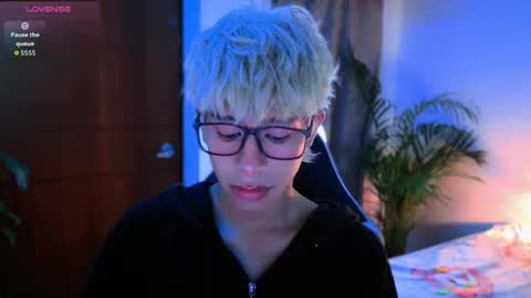 Snapshot of taichi_bluy chatting on 10-21-25, 07:20 taichi online show from 10-21-25, 07:20