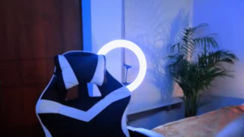 Snapshot of taichi_bluy chatting on 10-25-25, 06:54 taichi online show from 10-25-25, 06:54