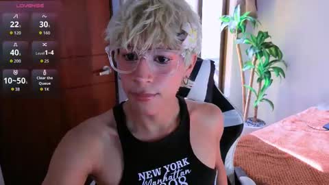 Snapshot of taichi_bluy chatting on 11-03-25, 07:26 taichi online show from 11-03-25, 07:26