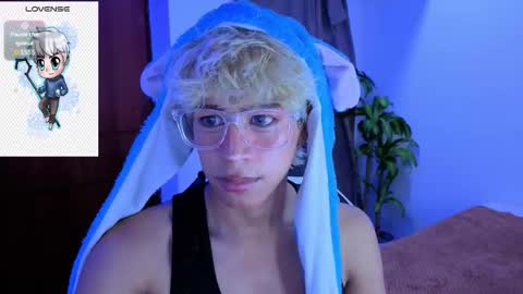 Snapshot of taichi_bluy chatting on 11-17-25, 07:47 taichi online show from 11-17-25, 07:47