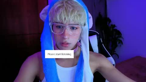 Snapshot of taichi_bluy chatting on 11-19-25, 08:36 taichi online show from 11-19-25, 08:36