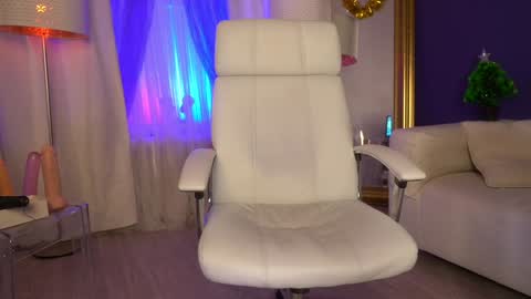 Snapshot of tais_athena chatting on 12-17-24, 01:50 Margo online show from 12-17-24, 01:50