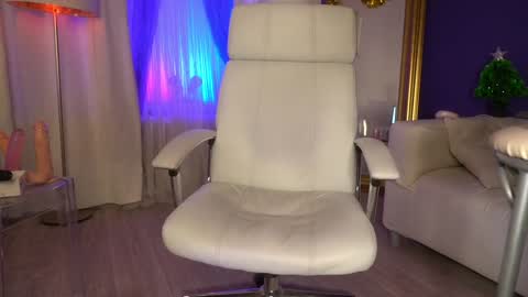 Snapshot of tais_athena chatting on 12-26-24, 04:47 Margo online show from 12-26-24, 04:47