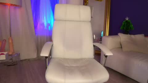 Snapshot of tais_athena chatting on 12-27-24, 10:48 Margo online show from 12-27-24, 10:48