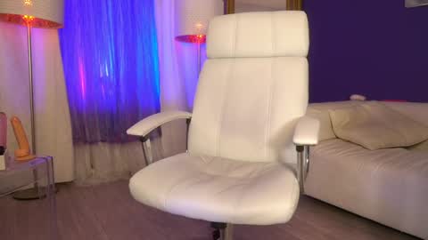 Snapshot of tais_athena chatting on 01-16-25, 04:28 Margo online show from 01-16-25, 04:28