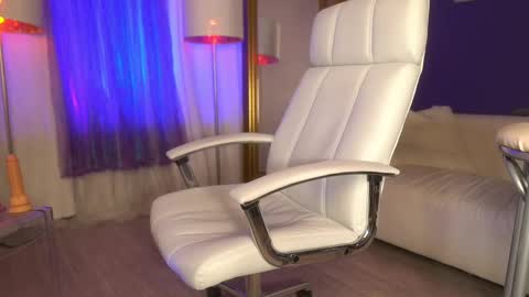 Snapshot of tais_athena chatting on 02-20-25, 03:41 Margo online show from 02-20-25, 03:41